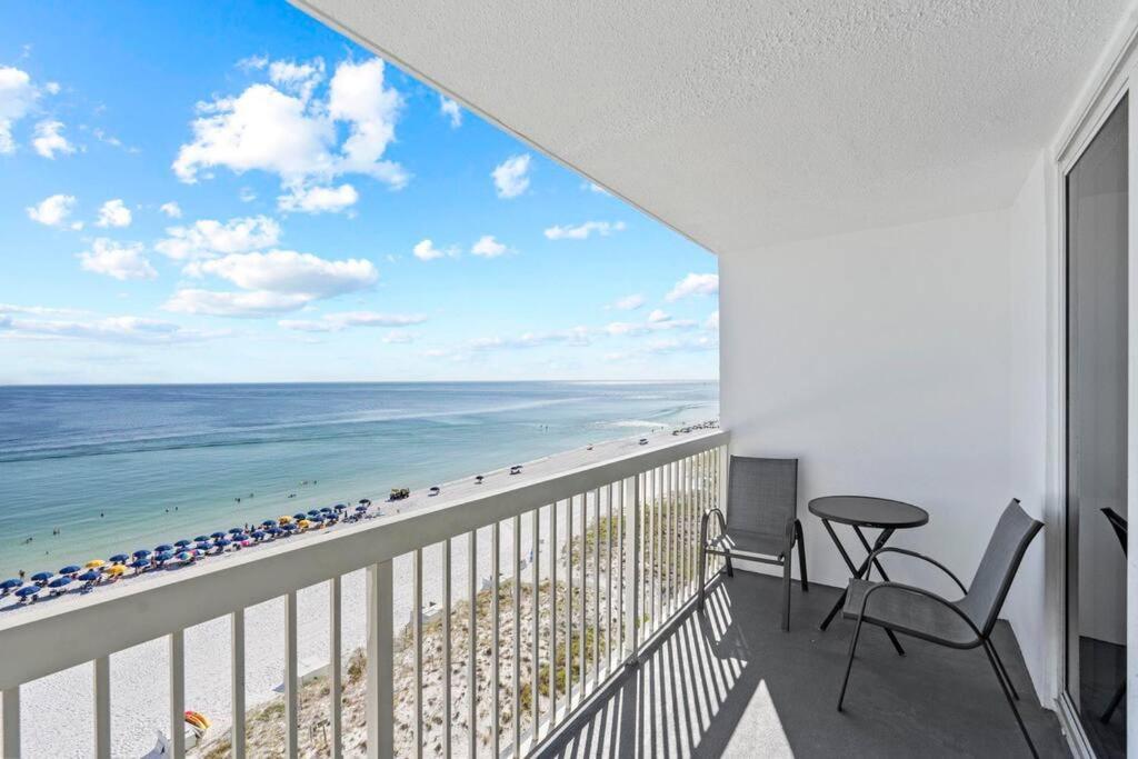 Beachfront At Pelican Apartment